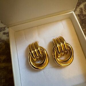 Heaven Mayhem mini knot earrings gold